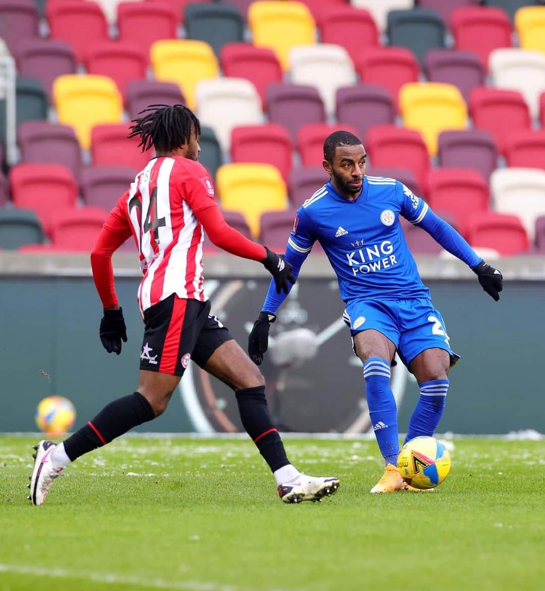 レスター・シティFCさんのインスタグラム写真 - (レスター・シティFCInstagram)「Back underway in Brentford.  Come on, Leicester! 🦊  #BreLei • #lcfc • #FACup」1月25日 0時33分 - lcfc