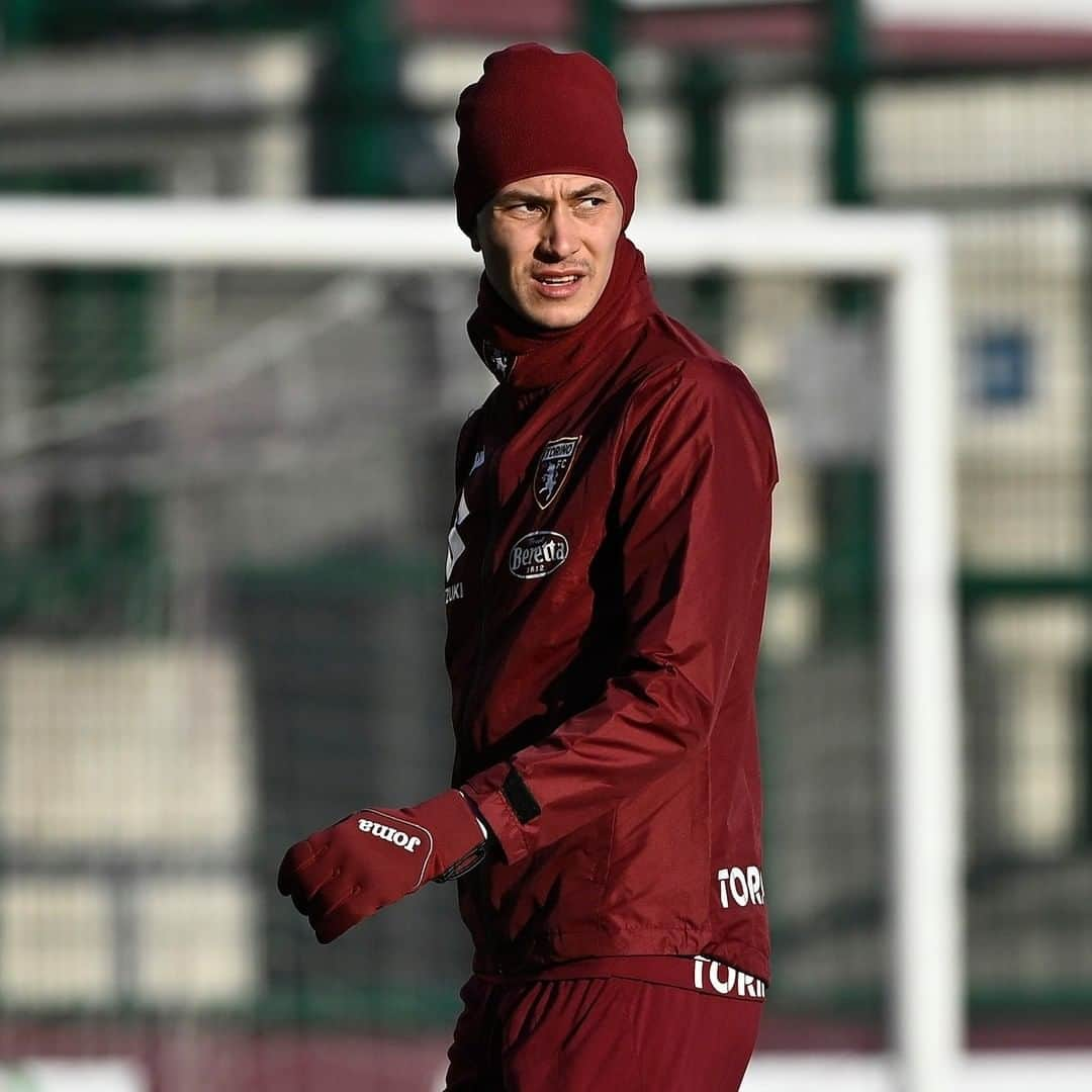 トリノFCさんのインスタグラム写真 - (トリノFCInstagram)「Si torna in campo 🐂  #SFT」1月25日 1時02分 - torinofc1906