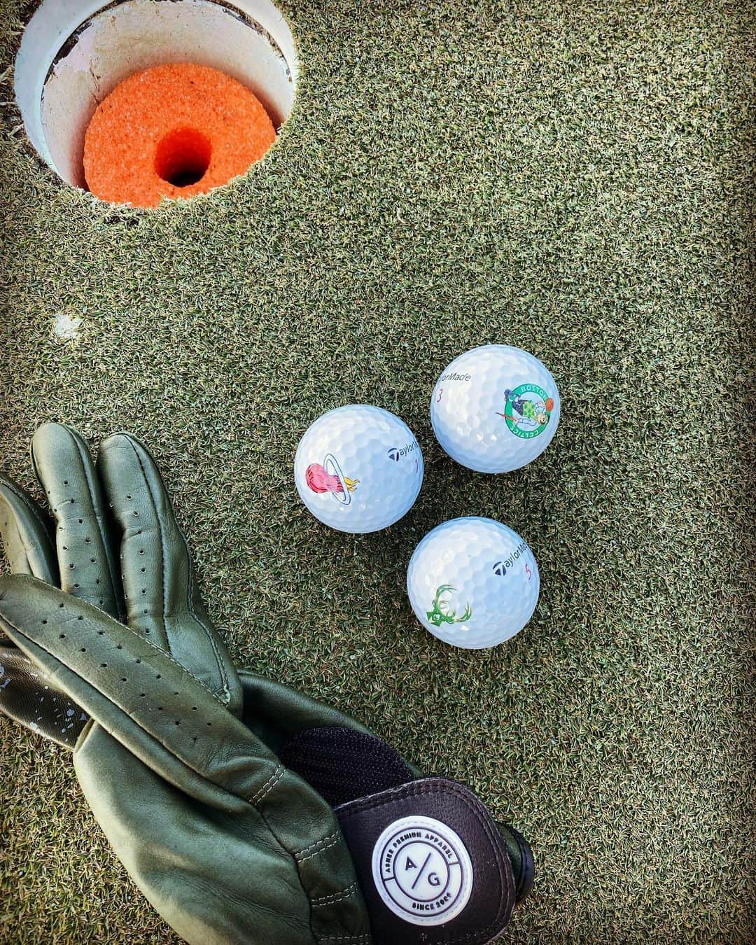 レイ・アレンのインスタグラム：「Sunday at the #diamondresortlpga happy Sunday everyone! FYI @taylormadegolf doesn’t have the license to make a #sonics ball. #bucks #celtics #heat #golow」