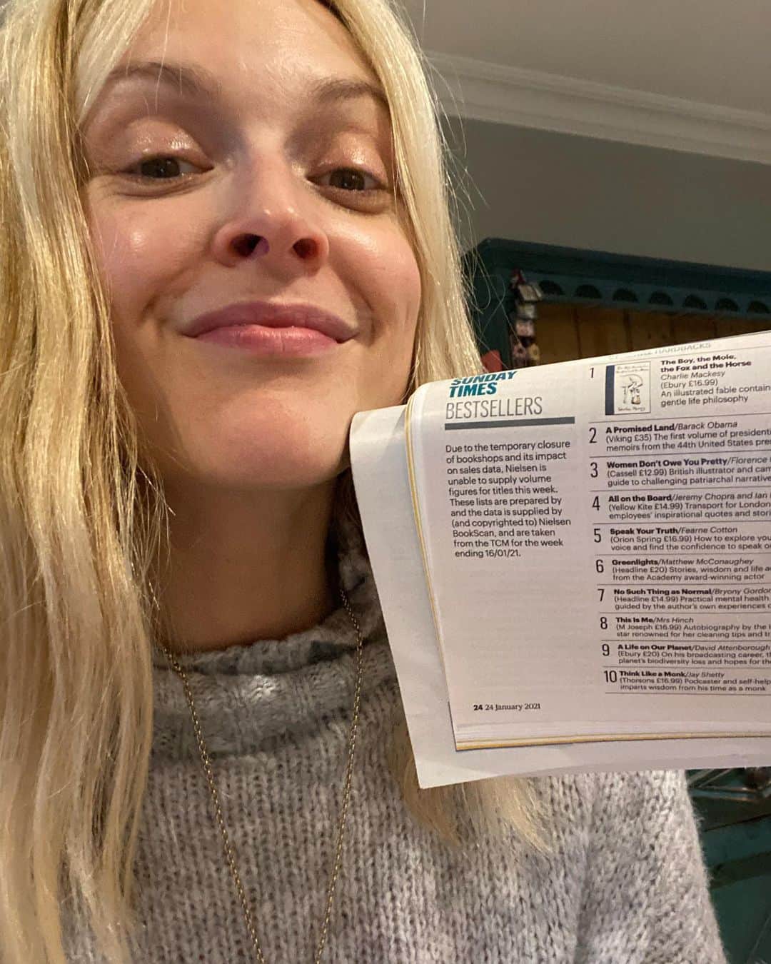 ファーン・コットンのインスタグラム：「Copying my mate @bryonygordon to also say thank you on behalf of the both of us for giving our books a go. We’re both very much enjoying being neighbours with @barackobama  I owe a lot to books. For a start I wouldn’t have met @bryonygordon if it wasn’t for books and a certain literary festival we were both at.  Books have been one of my greatest joys during lockdown. From novels like The Truants by @kateweinberg , @anniemacmanus book Mother Mother, to helpful books like @rhondabyrne_thesecret The Greatest Secret and @gabbybernstein Super Attractor. Books just give me a lot. Comfort, knowledge, down time, a slower pace. So in short, being in the @thetimes list means a lot. So again, thank YOU.」