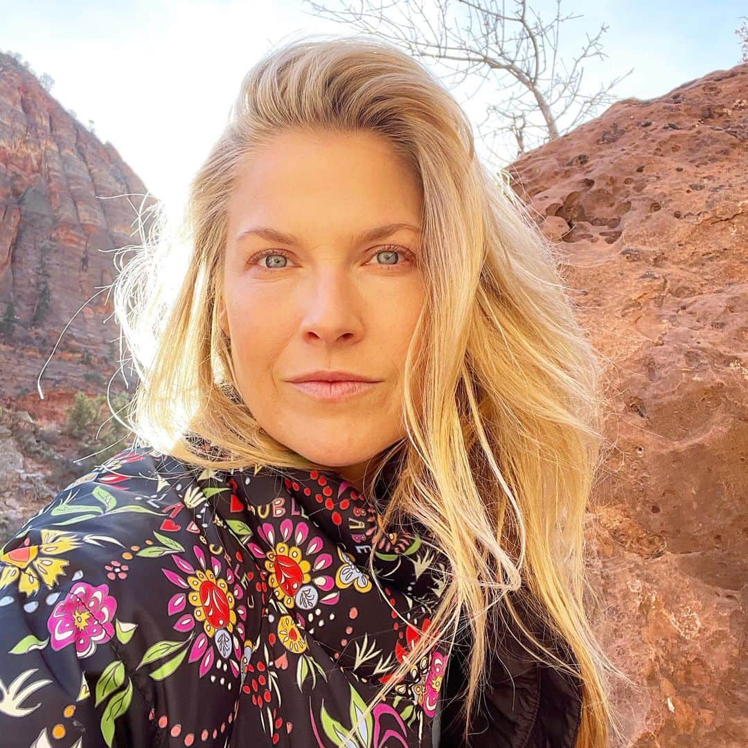 アリ・ラーターのインスタグラム：「Always find the flower between a rock and a hard stone.」