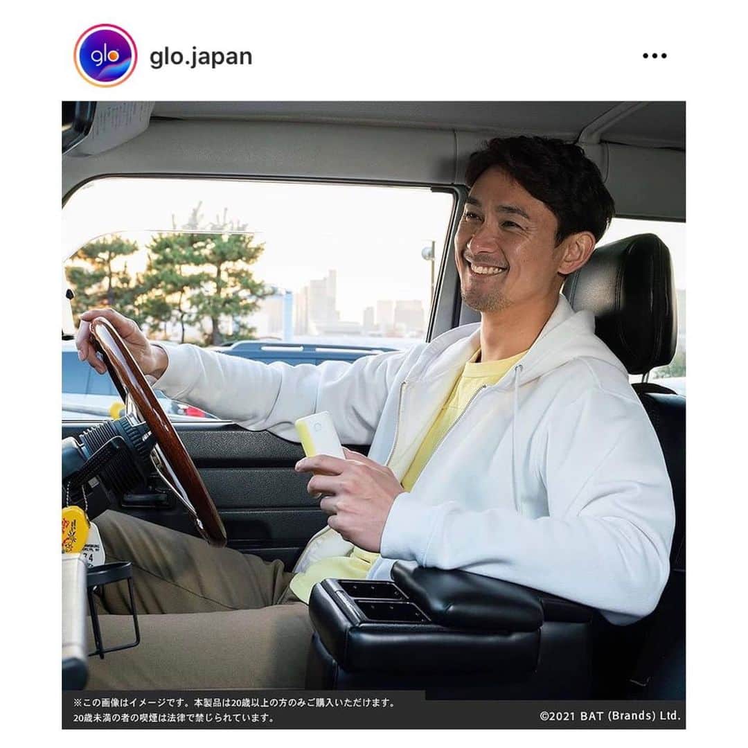 江口雅也のインスタグラム：「グロー・ハイパー・プラス "ホワイト・ボルトイエロー"  日常に彩りを加えましょ。 ほんのちょっとでいいのでね。  ⚠️喫煙は20歳になってから  #malemodel  #asianmodel  #japanese  #glo #メンズモデル #アジアンモデル #日本人モデル #instadaily  #instafashion  #instastyle  #グロー #グローハイパープラス #一週間コーデ #働く男たち #ビジネスファッション @glo.japan  @heads_corporation」
