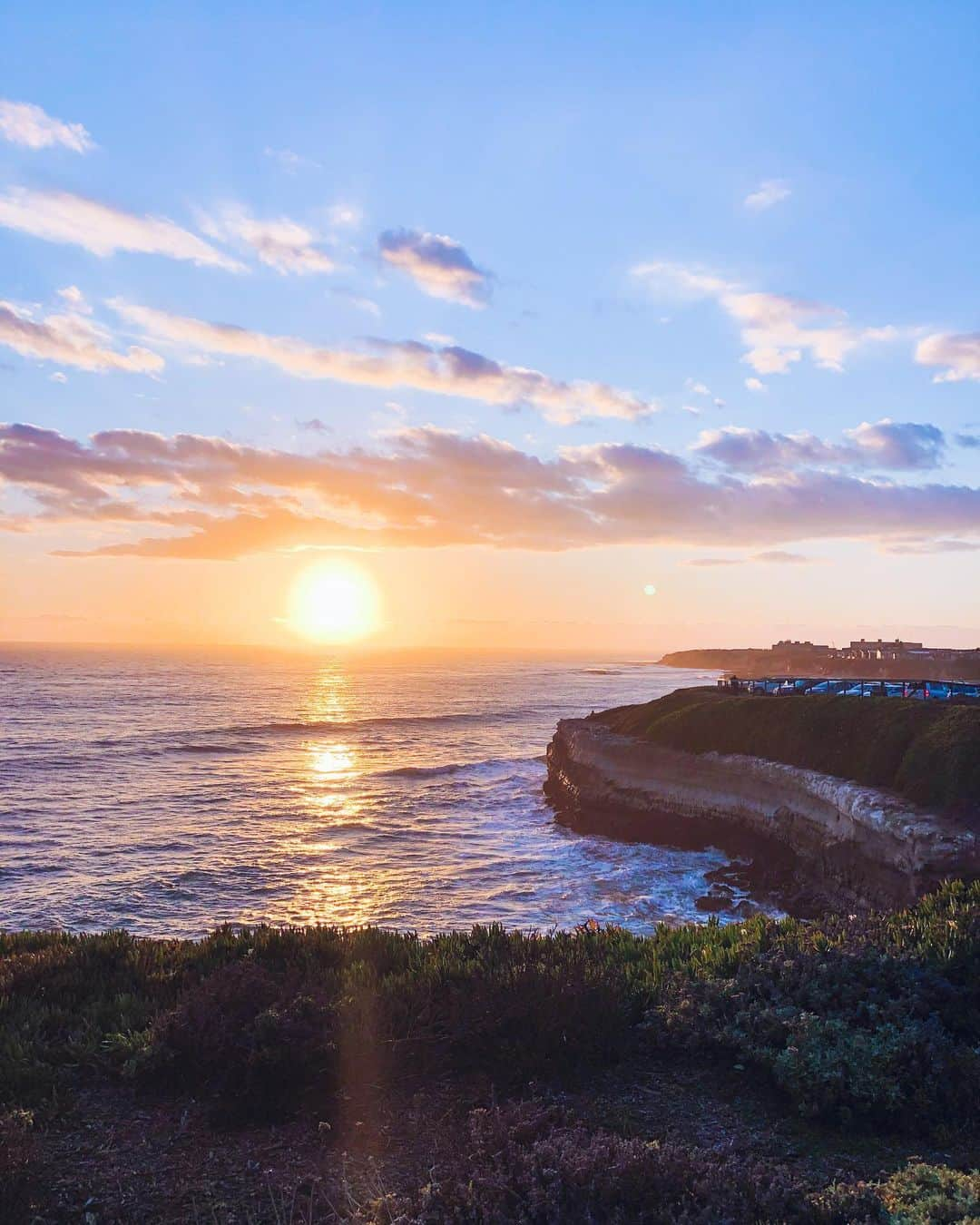 ポリーナ・エドモンズさんのインスタグラム写真 - (ポリーナ・エドモンズInstagram)「you ever just.. visit the same spot a thousand times and still be wowed🥺   ___ #nature #earth #oceansunset #seacliffs #travel #gorgeousspots #breatheyourbiome  #earthoutdoors #beautifuldestinations」1月25日 10時57分 - polinaedmunds