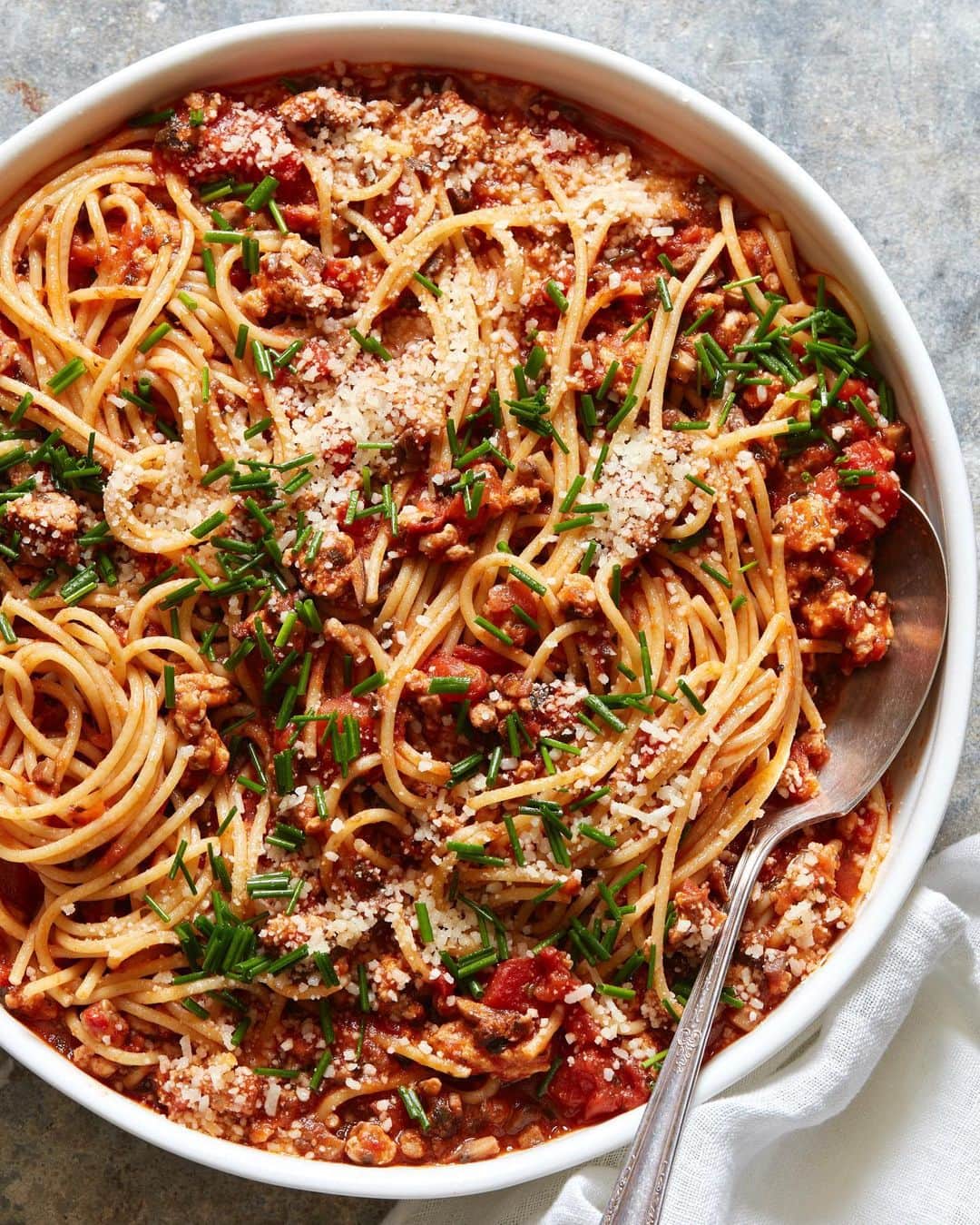 Gaby Dalkinのインスタグラム：「Chicken Parm Pasta (with or without mushrooms) on this weeks meal plan plus 5 other easy weeknight meals + breakfasts and treats all on the blog! It’s linked in my profile!! ❤️https://whatsgabycooking.com/weekly-meal-plan-week-4/」