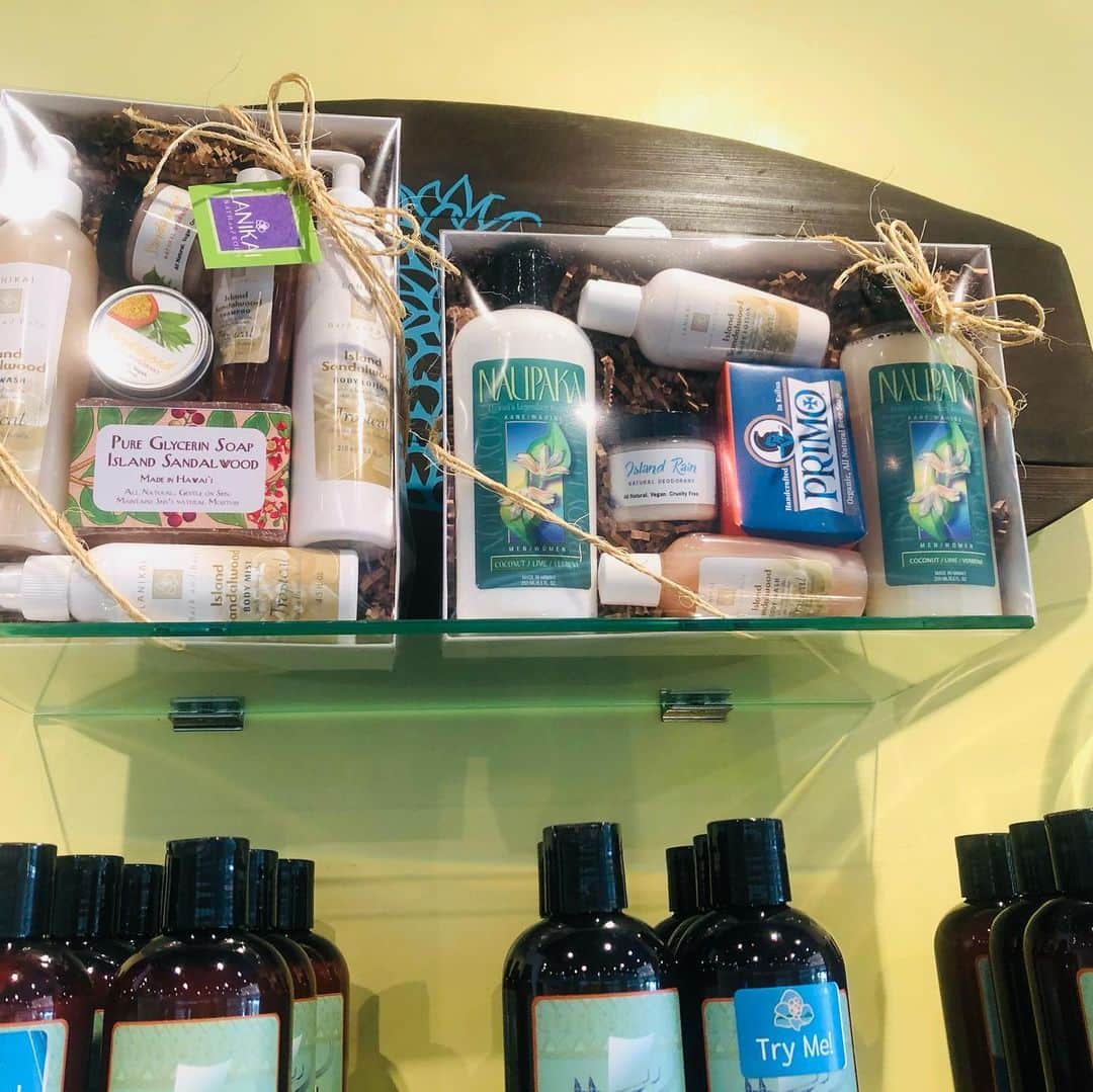 Lanikai Bath and Bodyさんのインスタグラム写真 - (Lanikai Bath and BodyInstagram)「Working in store this week! Looking great thanks to our awesome staff.」1月25日 11時12分 - lanikaibathandbody
