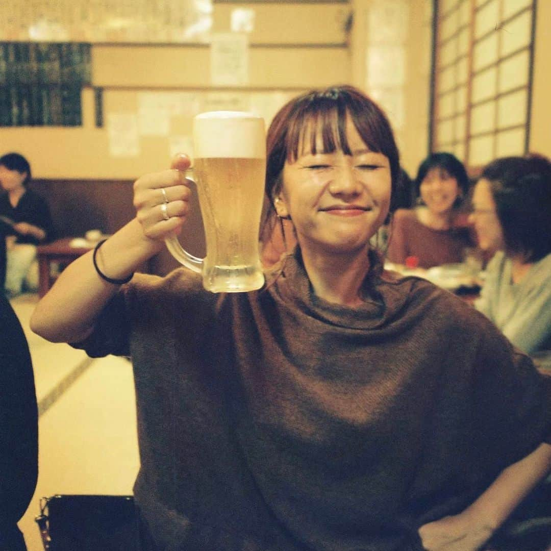 Aya（高本彩）さんのインスタグラム写真 - (Aya（高本彩）Instagram)「めちゃくちゃおっきいビールを飲む夢をみた🍺  指の先から肘ぐらいまでの長さのジョッキだったけど一瞬で飲み干して みんなが大爆笑してた。  #昨日の夢#最近毎日夢みる#しかもちゃんと覚えてる#大概変な夢#さだ今日も一日がんばりましょう」1月25日 11時19分 - aya_dream04