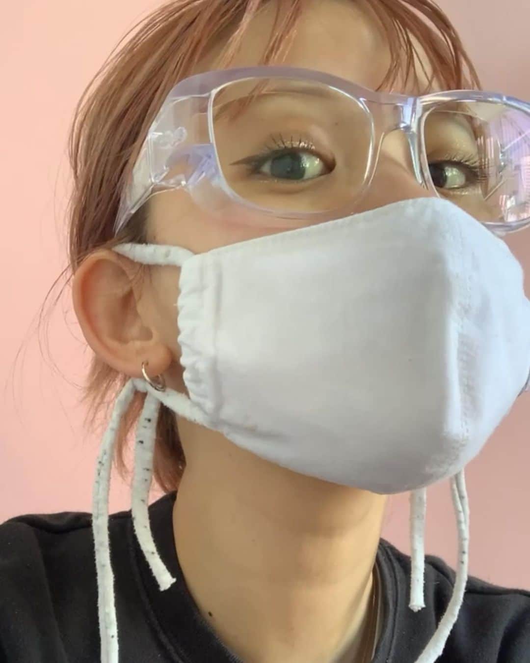中西結梨花さんのインスタグラム写真 - (中西結梨花Instagram)「花粉症とコロナ対策メガネ🥽🐒🎀 一周回ってダサ可愛い❣️(と思いたい)  ますます研究員みたいになったので これからも可愛いヘアの研究を続けます👩🏼‍🔬🌈  #コロナ対策 #花粉症対策 .」1月25日 11時33分 - nakanishi__yurika