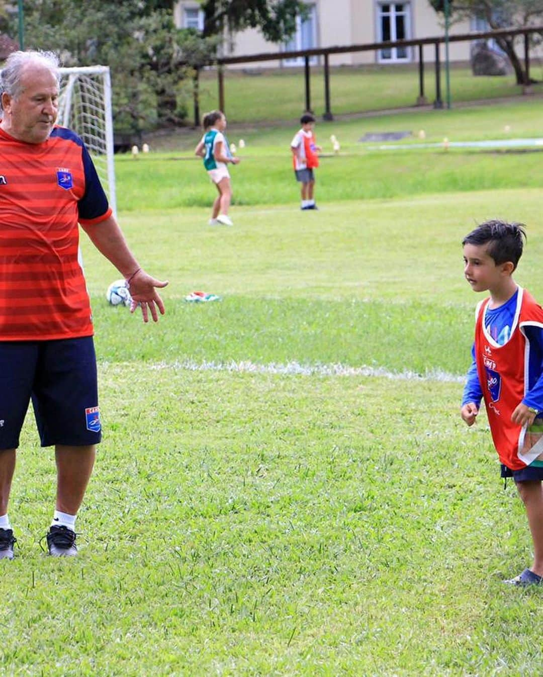 ジーコさんのインスタグラム写真 - (ジーコInstagram)「Encerramos mais uma semana da Clinica de Futebol da Escola Zico 10 no Club Med Rio das Pedras, com muita alegria e energia da garotada. Desta vez com a presença do Presidente da América do Sul, meu amigo Janyck Daudet.」1月25日 11時38分 - zico