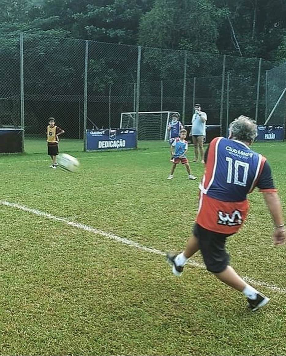 ジーコさんのインスタグラム写真 - (ジーコInstagram)「Encerramos mais uma semana da Clinica de Futebol da Escola Zico 10 no Club Med Rio das Pedras, com muita alegria e energia da garotada. Desta vez com a presença do Presidente da América do Sul, meu amigo Janyck Daudet.」1月25日 11時38分 - zico