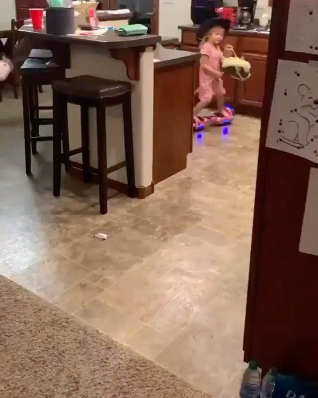 ヤンデルのインスタグラム：「😁👧🏼👧🏼」