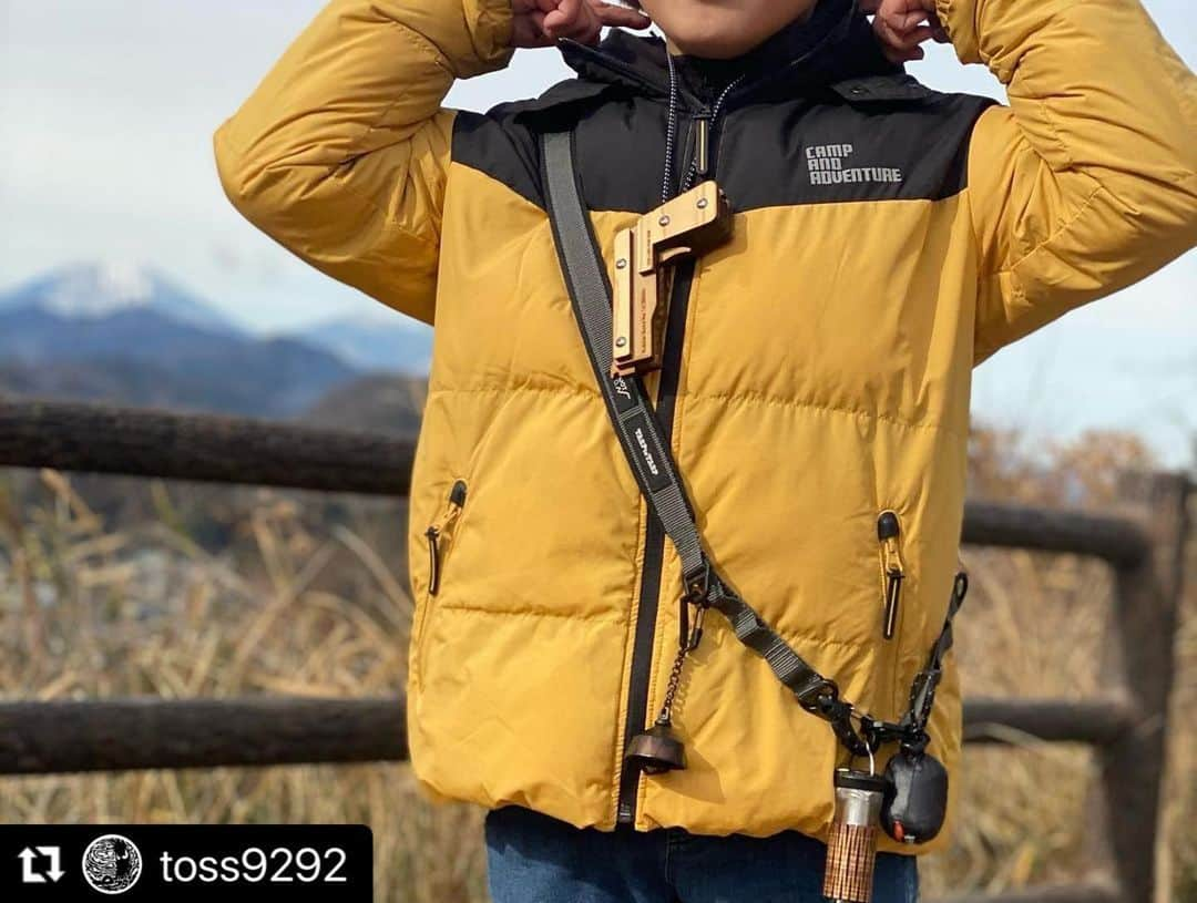 ROOT CO. Designed in HAKONE.さんのインスタグラム写真 - (ROOT CO. Designed in HAKONE.Instagram)「. @toss9292 様、ご愛用ありがとうございます。  #root_co #rootco  Repost from @toss9292 富士山の山頂… ・ サイズと風景に絶大な違和感… ・ 鹿沼市の富士山は標高230m…笑 ・ #NARIMONO ［熊鈴＋α］の心地よい音を聞きながらお散歩… ・ 本格的な登山や山奥でのキャンプで子供に持たせておくと安心感マシマシ… ・ 麺大盛500g、野菜、カラメ、肉、アブラ、マシマシと同じくらいなので食べ切れないほどの安心感っていうことです…👺🍜 ・ ・ 追加投入あれば是非…👌 ・ ・ ・ #soulabo #narimono #tarptotarp #tasuki #ソトシル掲載希望 #camphack取材 #hinataoutdoor #ギアスト #hinataoutdoor #キャンプでブー #campzine掲載希望 #campic掲載 #crazycamp_jpn #マウンテンシティ取材 #ta_ki_bi #camp #outdoor #キャンプ #アウトドア」1月25日 11時59分 - root_co_official