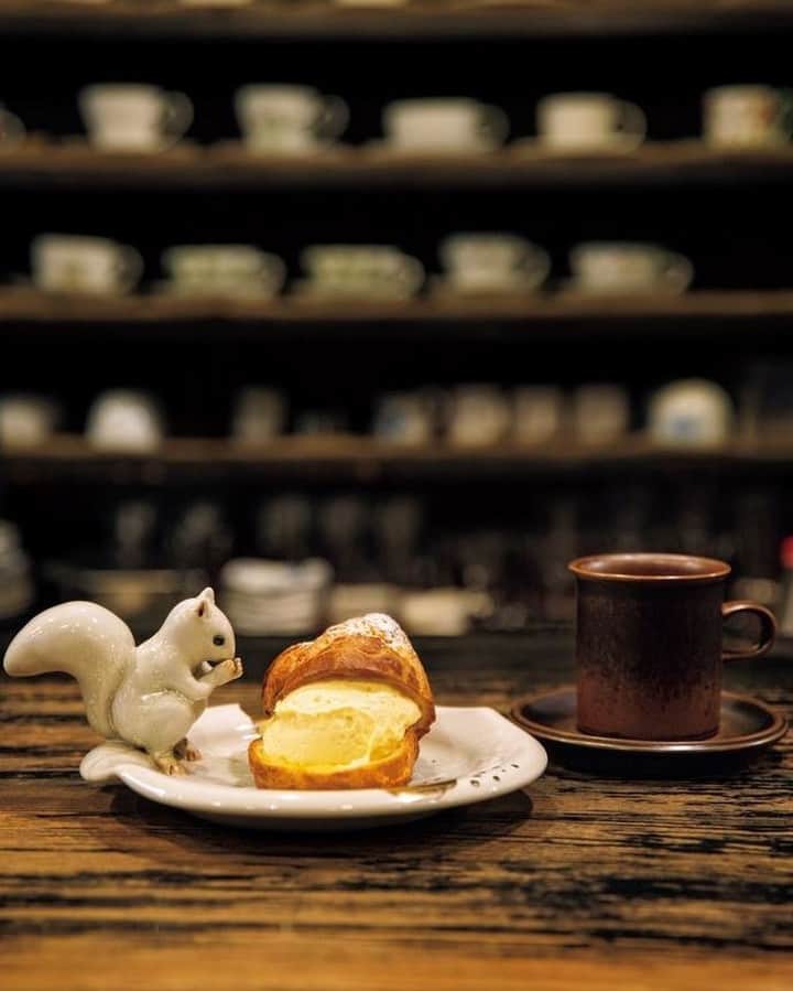 ブルータスさんのインスタグラム写真 - (ブルータスInstagram)「【カスタード特集★発売中】 純喫茶通・難波里奈さんが薦める、東京の名店と甘いもの。 わざわざ目指して食べたいほど、どこにもない極上の逸品ばかり。  #BRUTUS　#カスタード」1月25日 12時00分 - brutusmag