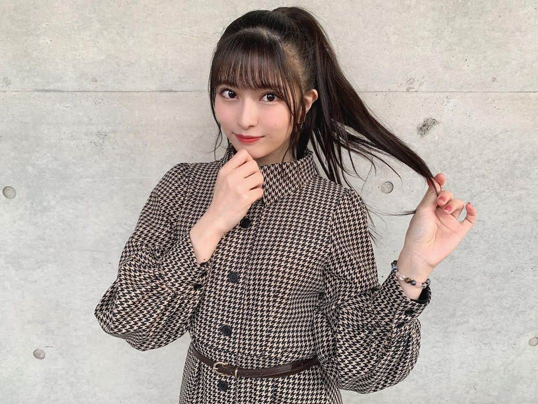 行天優莉奈さんのインスタグラム写真 - (行天優莉奈Instagram)「寒すぎてこたつと親友🤝 ・ ・ ・ ・ ・ #ポニーテール　#ワンピース #千鳥柄」1月25日 12時07分 - yurina.0314