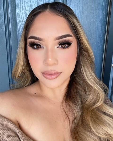 Too Facedのインスタグラム：「GORG! 😍 @nancy_cruises wears our Kitty Likes to Scratch Palette, Killer Liner shade Killer Black, Peach Blossom Lip Balm shade Lilac Nude, Peach Bloom Lip & Cheek Tint shade Peach Glow, and Better Than Sex Lashes style Drama Queen! #regram #toofacedambassador #toofaced」