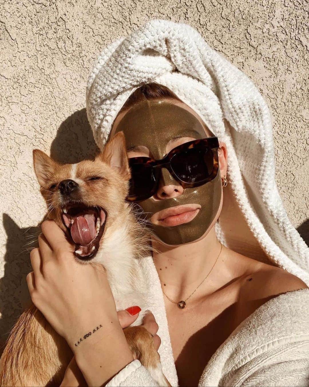 Nordstromさんのインスタグラム写真 - (NordstromInstagram)「​Every #selfcaresunday should involve a good mask, some sunshine and a cute dog. What are you doing to love yourself today? Let us know in the comments and shop face masks (including this one from @iloveskininc) at the link in bio. 📸: @suprfrk #stayNspired」1月25日 12時13分 - nordstrom
