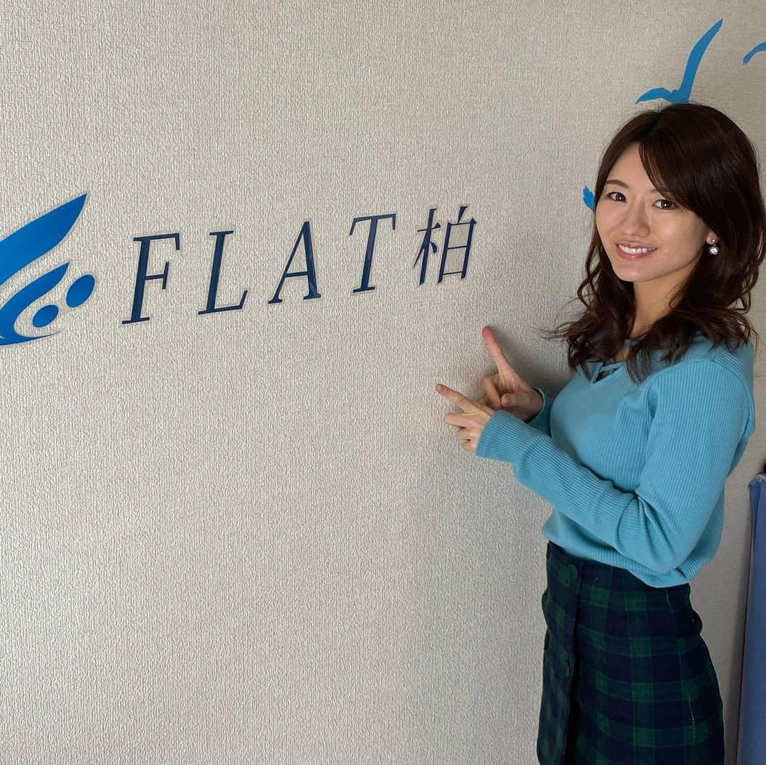 にゃんさんゴルフさんのインスタグラム写真 - (にゃんさんゴルフInstagram)「初体験🥺  鍼灸マッサージ院FLAT柏で ボディメンテナンスと美容鍼 やってもらいました！  美容鍼は、昔から気になっていた、、😳  美容鍼とはお顔に鍼の刺激を加えて 肌の再生を促すことで美肌効果が期待できるとのこと🥺   ハリをさして 電流を流すの！  ピクピクしたー😽  終わった後は目がパッチリしたよー🤣👍✨  #flat柏 #柏 #柏駅#千葉#美容鍼 #マッサージ #鍼灸 #小顔 #しわ #たるみ #pr #トリドリベース#すっぴん#メンテナンス #リフトアップ#ボディメンテナンス#お肌の悩み #たるみ#むくみ#しわ#くすみ#クマ#頭痛#眼精疲労#小顔になりたい#美肌になりたい」1月25日 12時19分 - miiiii0228