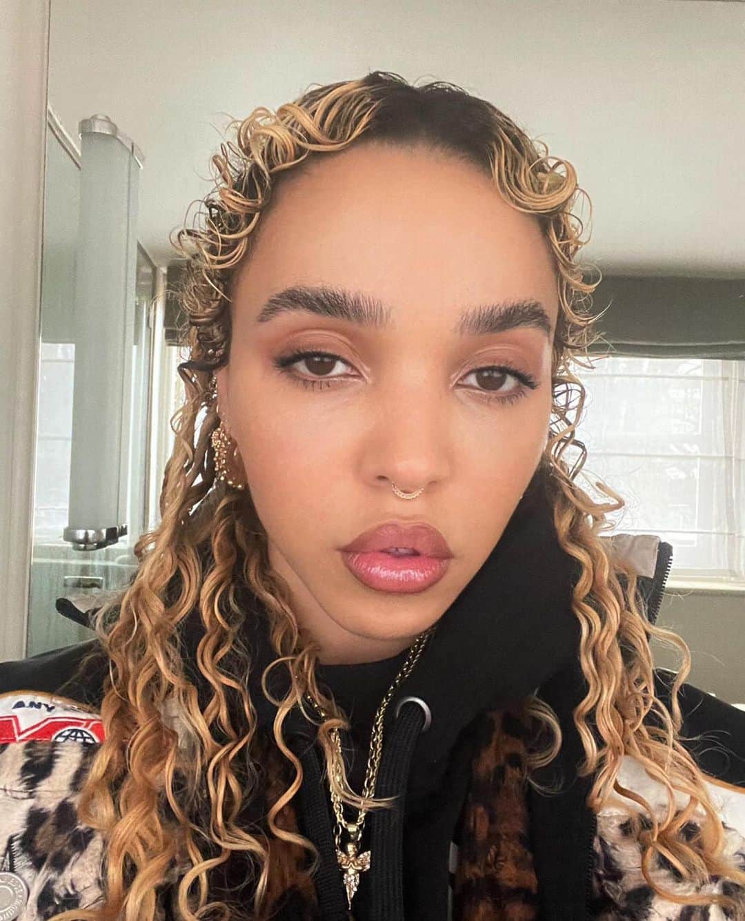 FKAツイッグスのインスタグラム：「did someone say they wanted new music? might have something for you this week…」