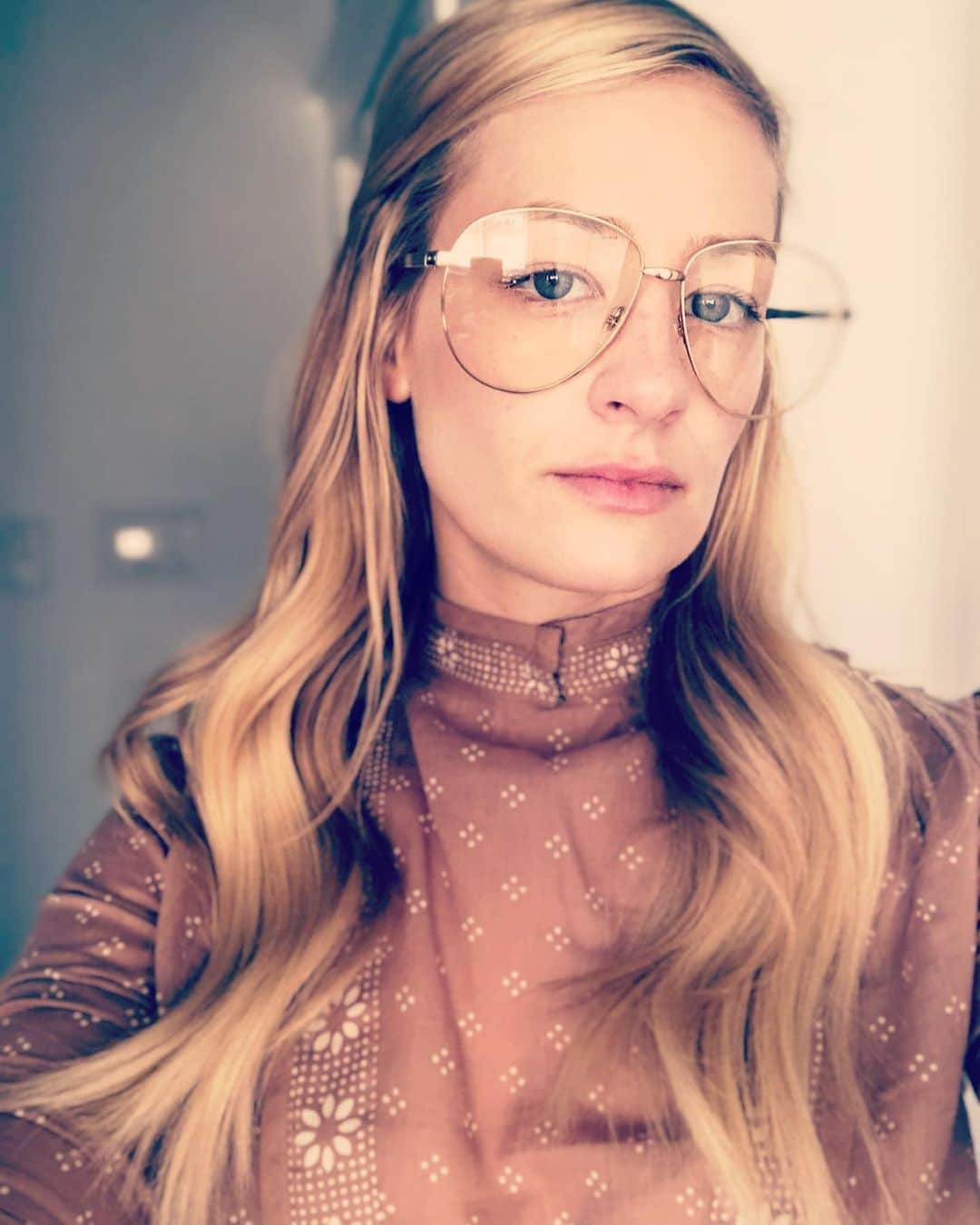 ベス・ベアーズのインスタグラム：「#Sunday werk look... prepping for a some AH-MAZING @harmonicspodcast episodes this week...including my biggest inspiration from growing up... eeeek can't wait for y'all to hear them soon... link in bio to catch up on season 1!」