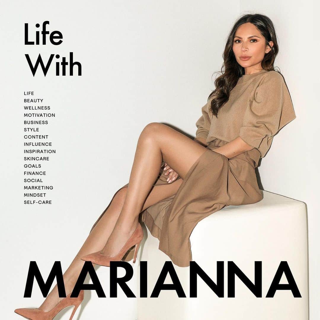 Marianna Hewittのインスタグラム：「Are you subscribed to my podcast? Each Tuesday on Life With Marianna I interview fellow brand founders, influencers, wellness experts and more to inspire you to live your best life.  I’ve had some amazing guests so far that I hope have helped motivate and inspire you 💫  If you’re not yet, please subscribe on Apple podcast (or follow on Spotify) — it’s free!! And I have new episodes every tuesday that I hope bring you lots of value ☺️ (and if you would take a moment to rate + review would be so helpful!)」