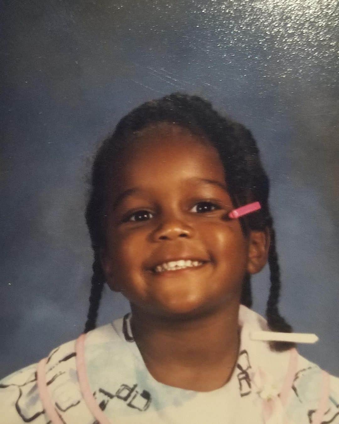 アジャ・ナオミ・キングのインスタグラム：「She’s wishing you a very Happy Sunday ☺️ . .  #babyme #noideahowoldiaminthispic #thisishowyouusehashtags,right?」