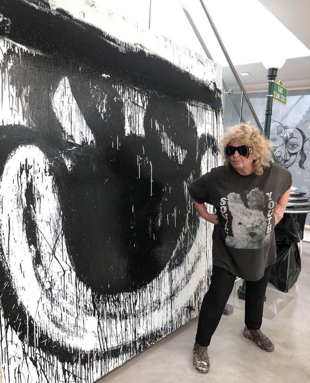 KAWSONEさんのインスタグラム写真 - (KAWSONEInstagram)「Joyce Pensato... if you get a chance you should visit her shows at both @petzelgallery locations. Seeing all those works together is just another reminder of her greatness! Sad to think she is no longer with us but great to realize she is always with us.. #JoycePensato #brooklynsfinest #thefizz」1月25日 3時43分 - kaws