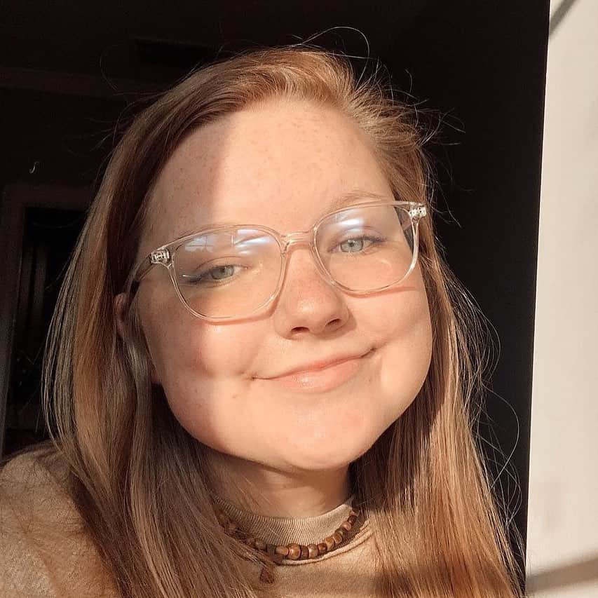 JINSのインスタグラム：「Kill it this week with fashionable clear blue light glasses! In style and letting everyone know it 💃  JINS SCREEN blocks 25% of blue light. Choose from 3 types of lenses no matter your lifestyle needs. Learn more at jins.com/us/jins-screen」