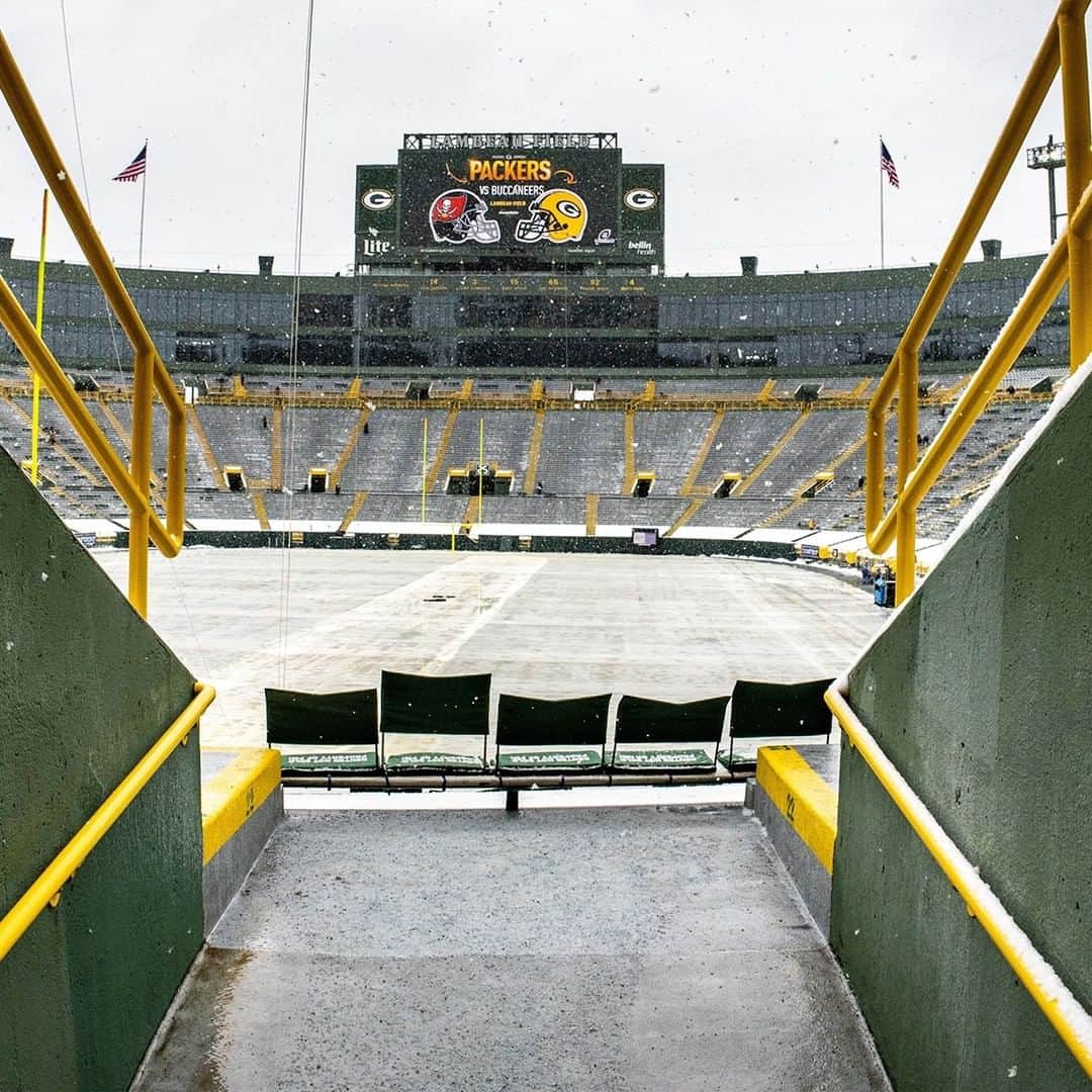 NFLさんのインスタグラム写真 - (NFLInstagram)「Nothing better than Championship Sunday in the snow ❄️  📺: #TBvsGB -- TODAY 3:05pm ET on FOX 📱: NFL app // Yahoo Sports app」1月25日 4時00分 - nfl