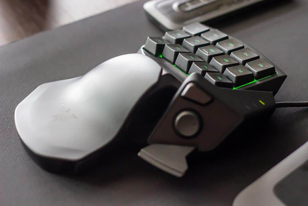 RB Silvaのインスタグラム：「Here’s another thing that can help you on your creative digital process. I have this Razer Tartarus for many years and it’s still very useful for me. On the second pic you can see the configuration I use. I hope it helps you. :)」