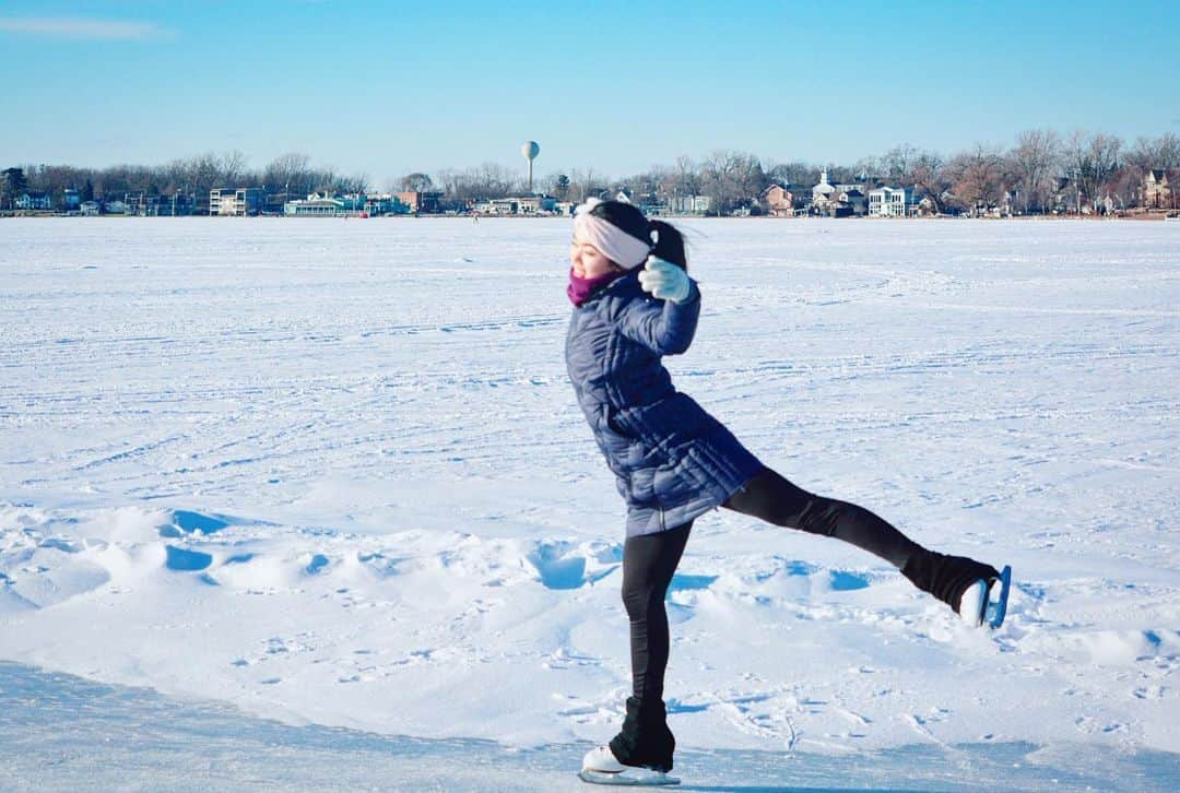 カレン・チェンのインスタグラム：「bumpy ice with ✨immaculate✨ views #WearMaskWhile . . . 📸: @jeffreychensk8」