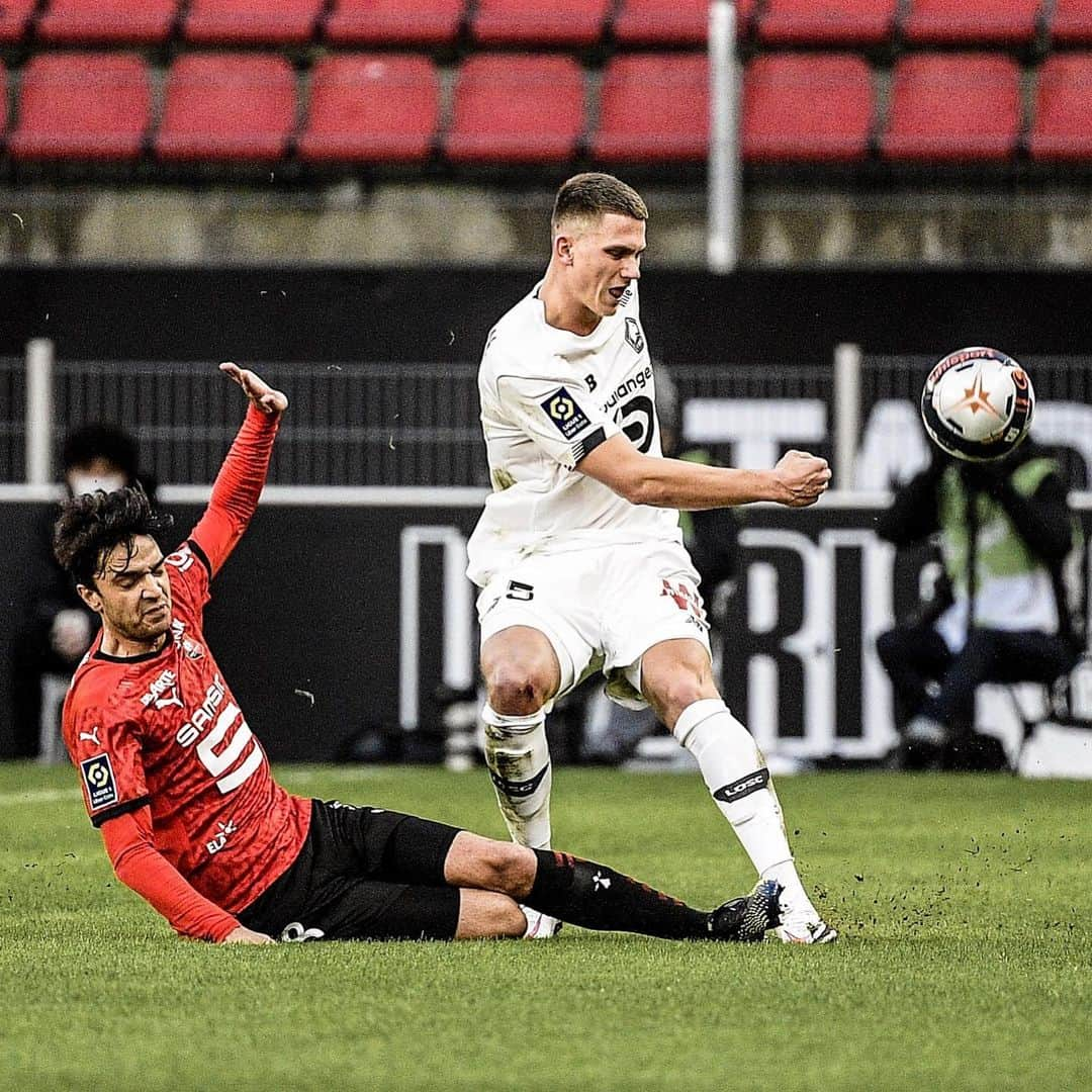 リーグ・アンさんのインスタグラム写真 - (リーグ・アンInstagram)「🤫 @jodavid 🤫 👊✈️ Gros coup du @losclive qui s'impose au Roazhon Park et revient à hauteur du @psg, leader du championnat 💪 !  🆚 #SRFCLOSC (0-1)  A big win for Lille away to Rennes! • • #Ligue1UberEats #JonathanDavid #LOSC #LilleOSC #LilleOSC #RoazhonPark」1月25日 4時34分 - ligue1ubereats