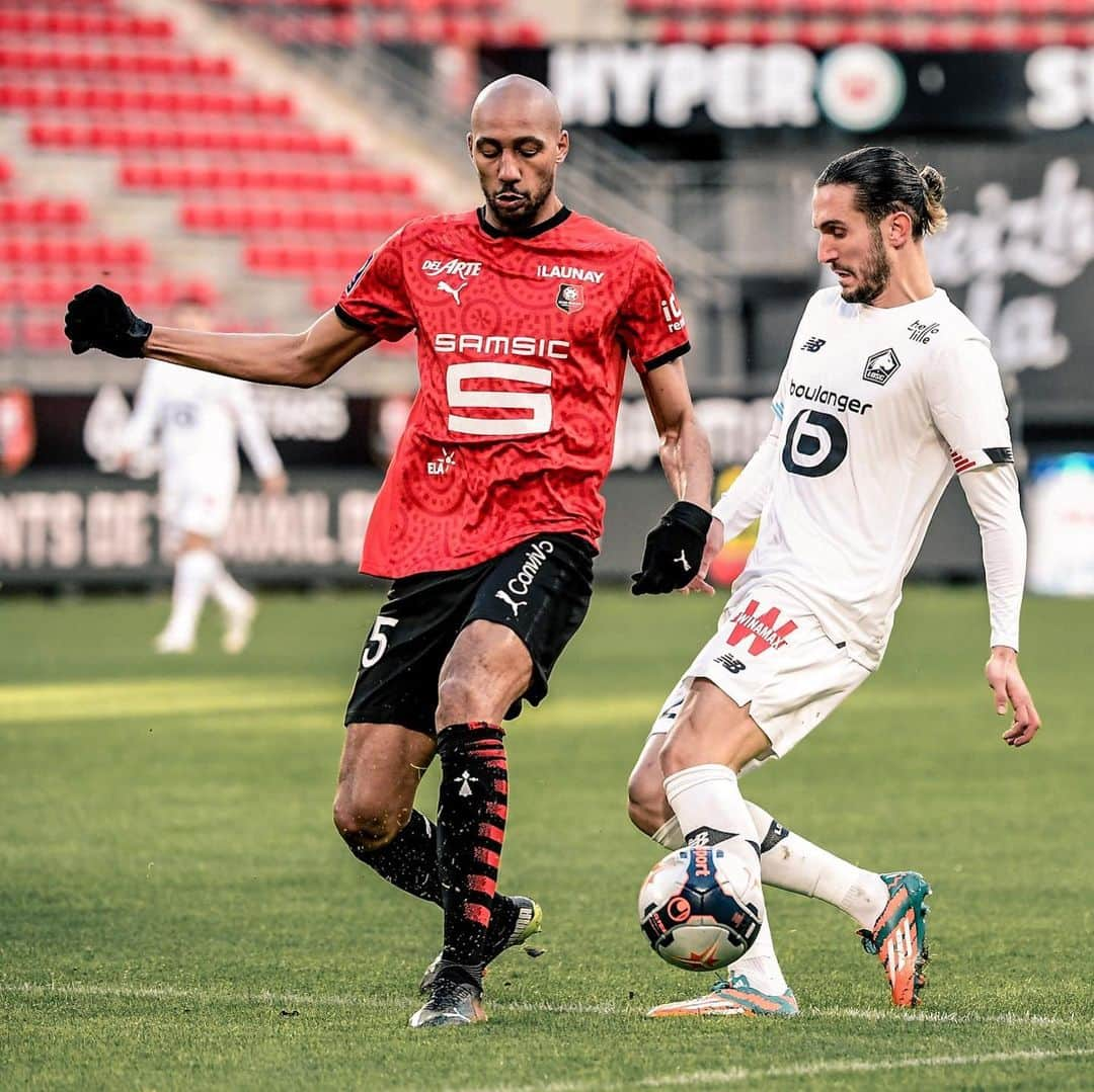 リーグ・アンさんのインスタグラム写真 - (リーグ・アンInstagram)「🤫 @jodavid 🤫 👊✈️ Gros coup du @losclive qui s'impose au Roazhon Park et revient à hauteur du @psg, leader du championnat 💪 !  🆚 #SRFCLOSC (0-1)  A big win for Lille away to Rennes! • • #Ligue1UberEats #JonathanDavid #LOSC #LilleOSC #LilleOSC #RoazhonPark」1月25日 4時34分 - ligue1ubereats