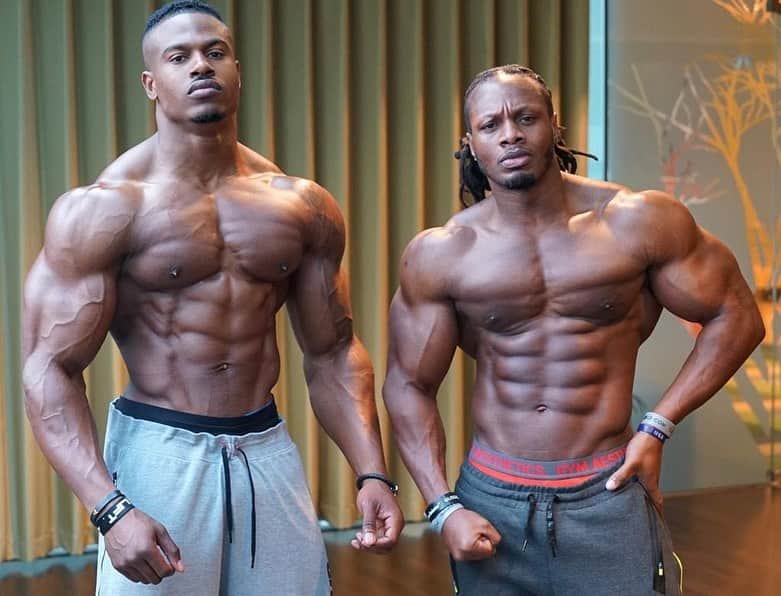 Ulissesworldさんのインスタグラム写真 - (UlissesworldInstagram)「COBRAA! 🐍 🦍 Going through some poses with the beast @simeonpanda This was one of our first workout together almost 10yrs ago. Simeon’s come a long way building his physique over the years. A true dedication to his passion and goals. Keep up the amazing work bro! Looking forward to more workouts in the future 🤜🏾🤛🏾 #tb Dedication Has No Limitation. #ironbrotherhood」1月25日 4時34分 - ulissesworld