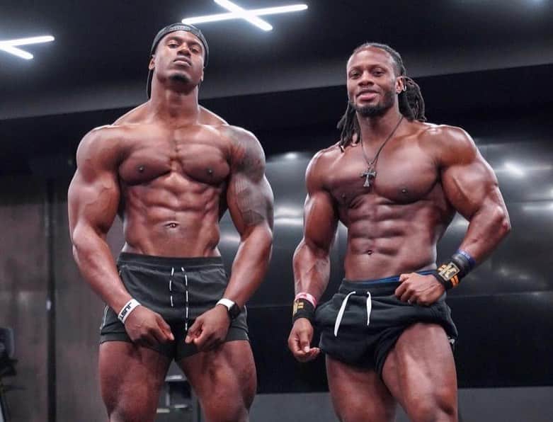 Ulissesworldさんのインスタグラム写真 - (UlissesworldInstagram)「COBRAA! 🐍 🦍 Going through some poses with the beast @simeonpanda This was one of our first workout together almost 10yrs ago. Simeon’s come a long way building his physique over the years. A true dedication to his passion and goals. Keep up the amazing work bro! Looking forward to more workouts in the future 🤜🏾🤛🏾 #tb Dedication Has No Limitation. #ironbrotherhood」1月25日 4時34分 - ulissesworld