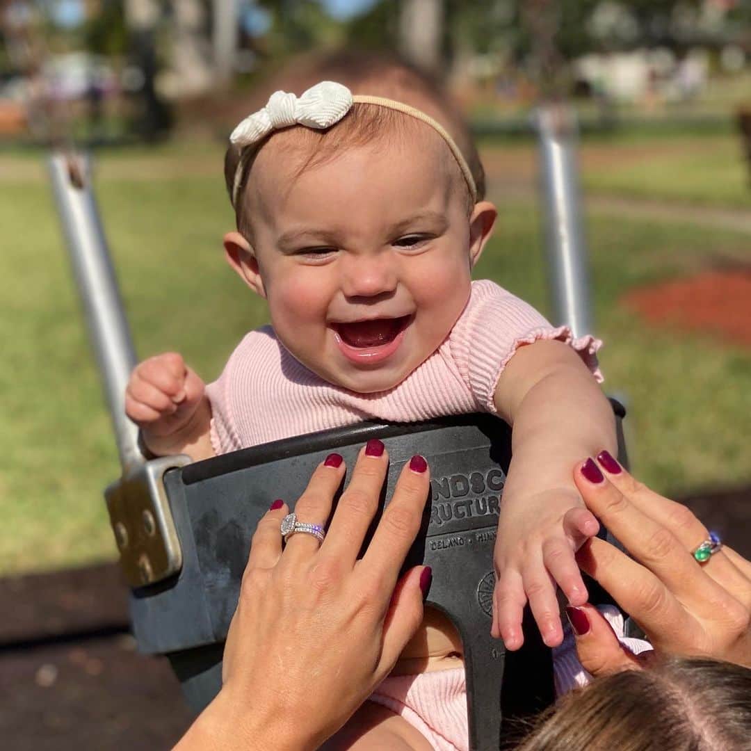 のインスタグラム：「First time on a swing was a success I'd say」