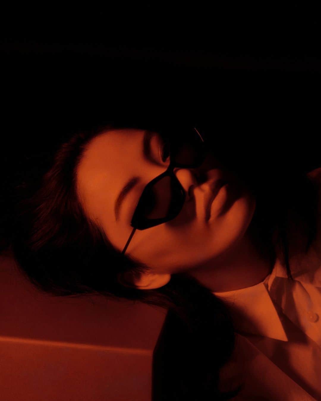 のインスタグラム：「Low light weekend glow with sunglasses GAPI.  Photography by @cristiancandamill __ #mykita #mykitalite #sunglasses」