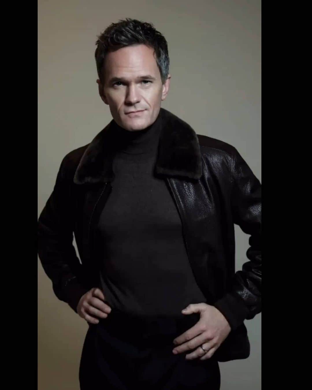 ニール・パトリック・ハリスのインスタグラム：「🤩🤩 #neilpatrickharris #nph #tagsforlikes #lovehim #handsome #photoshoot #actor #awesome #legendary  [📸: to photographer]」
