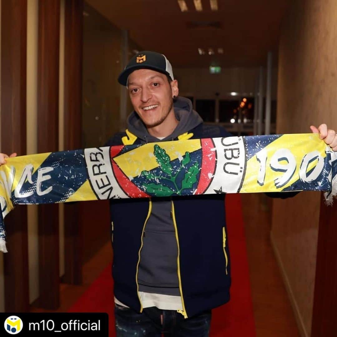 UEFAチャンピオンズリーグさんのインスタグラム写真 - (UEFAチャンピオンズリーグInstagram)「Will we see Özil in the #UCL next season? 🤔   @fenerbahce」1月25日 5時08分 - championsleague