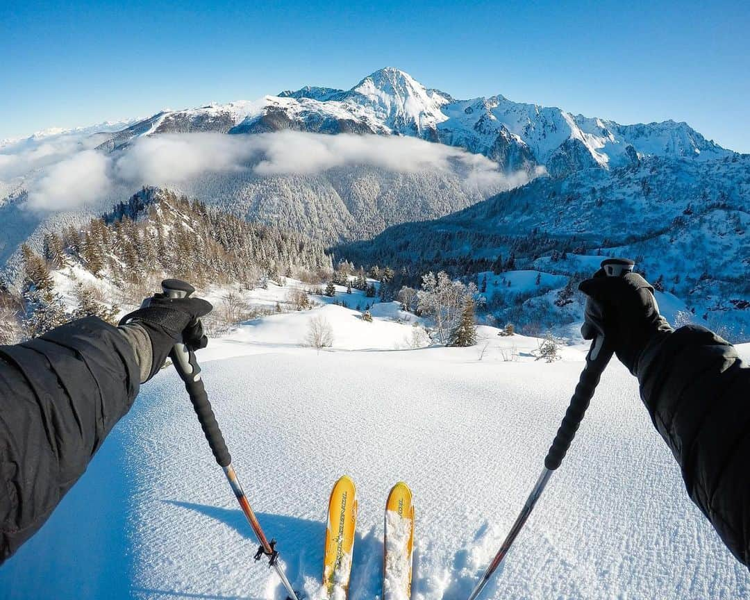 goproさんのインスタグラム写真 - (goproInstagram)「Photo of the Day: A blank canvas ⛷ #GoProSnow award recipient @pierresalson_photo_nature ⠀⠀⠀⠀⠀⠀⠀⠀⠀ Submit to the #GoProSnow Challenge at GoPro.com/Awards for the opportunity to get featured + paid. @pierresalson_photo_nature scored $250 for this stellar shot ❄️ ⠀⠀⠀⠀⠀⠀⠀⠀⠀ @goprofr #GoProFR #GoPro #GoProAwards #Skiing #Snow #FrenchAlps」1月25日 5時37分 - gopro