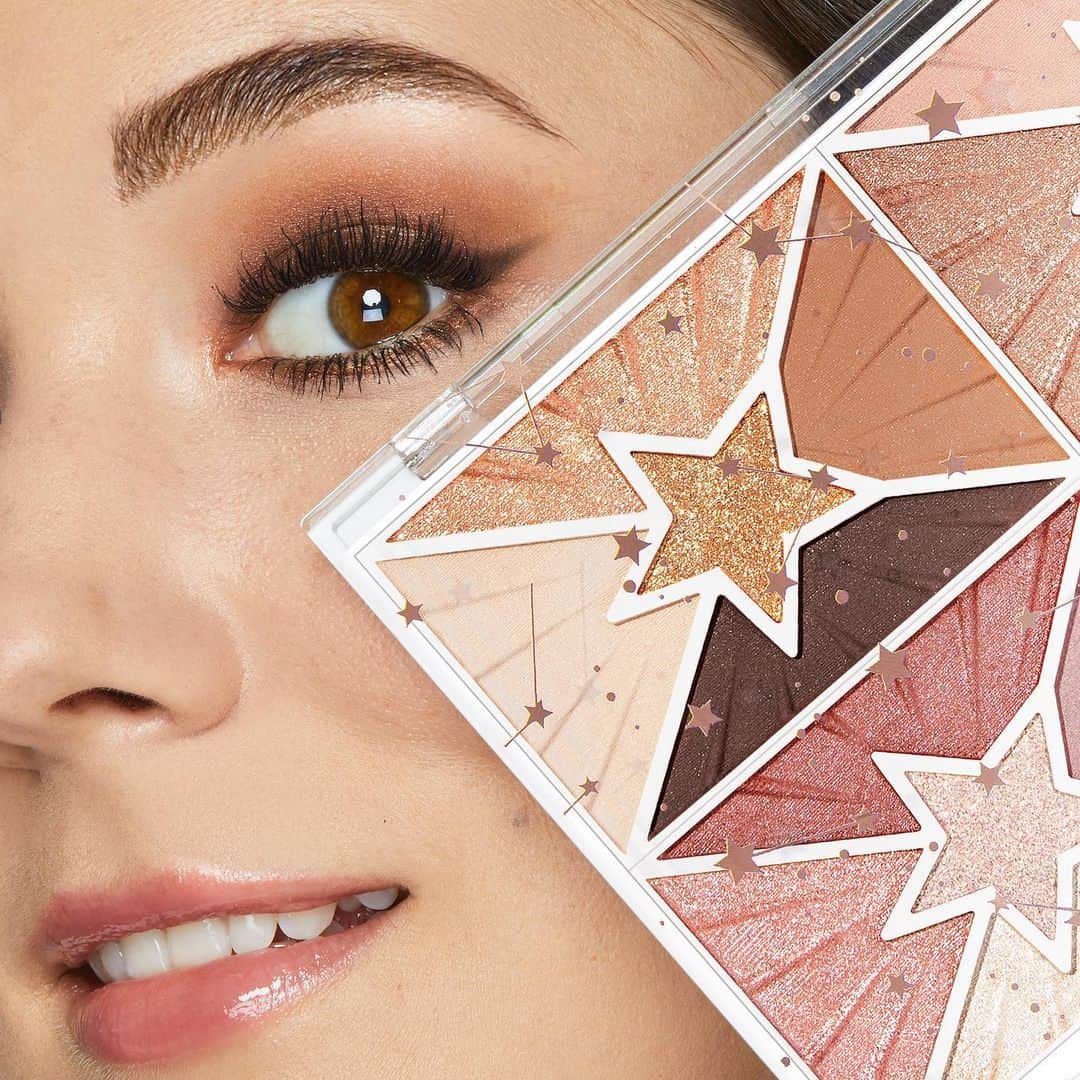 Tarte Cosmeticsさんのインスタグラム写真 - (Tarte CosmeticsInstagram)「Scroll & comment which star-gazing quadrant from our NEW star chasers #vegan eyeshadow palette is your fave! ⭐️✨ This 20-shade palette is like having 4 palettes in 1 for the price of 1! Shop now on tarte.com & @ultabeauty. #crueltyfree #sugarrush #sugarsquad」1月25日 5時32分 - tartecosmetics