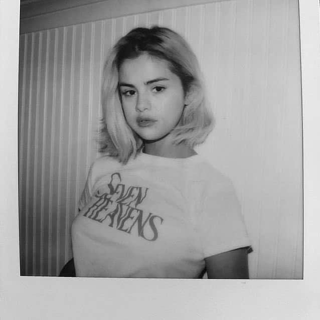 Always With Selenaさんのインスタグラム写真 - (Always With SelenaInstagram)「I didn't get all the money for the cell phone I wanted for a birthday 😭😭」1月25日 5時40分 - amazingsgomez