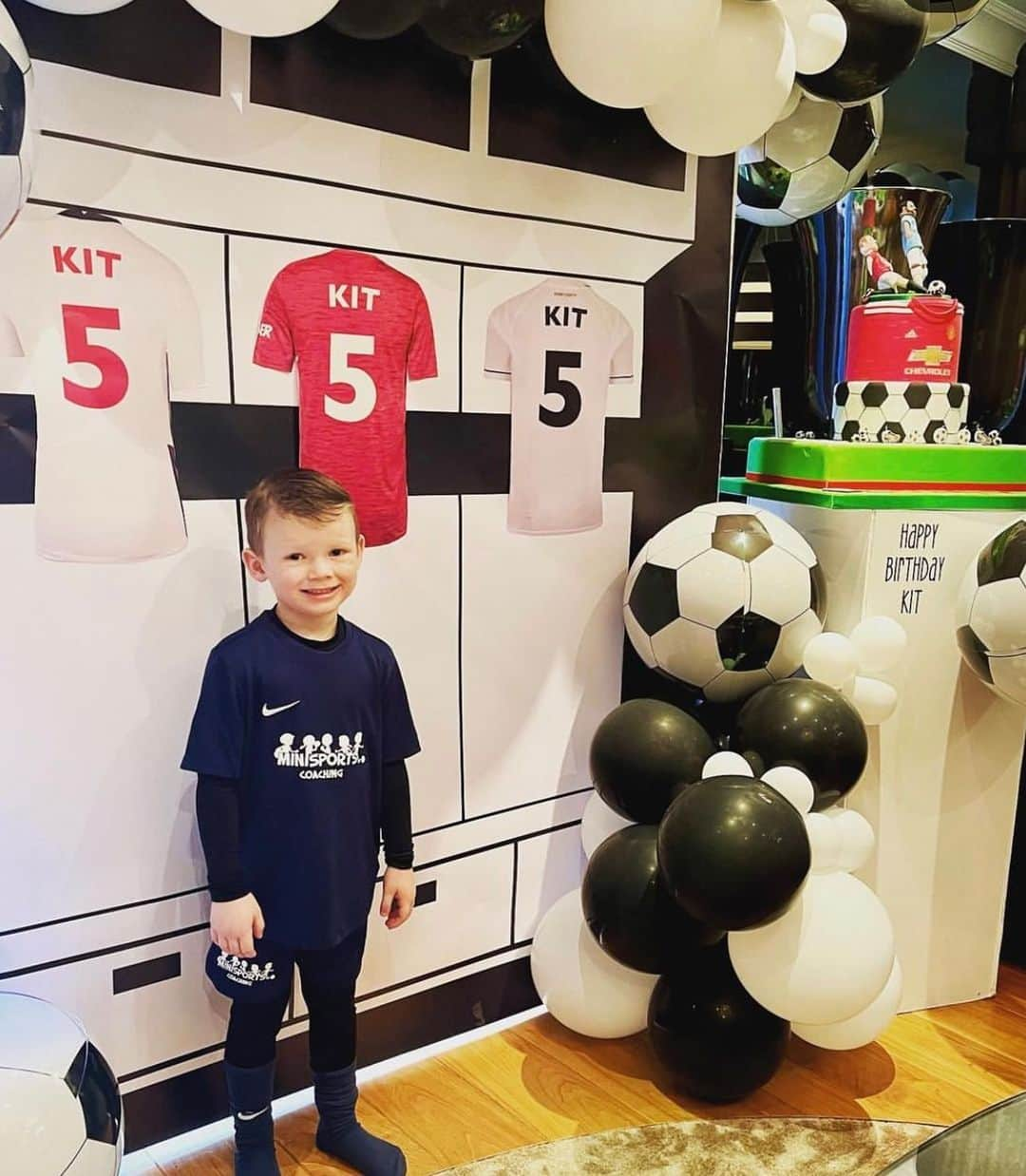 ウェイン・ルーニーさんのインスタグラム写真 - (ウェイン・ルーニーInstagram)「Happy Birthday Kit. We love you ❤️」1月25日 5時48分 - waynerooney