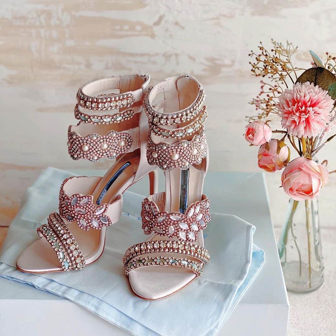 SOPHIA WEBSTERさんのインスタグラム写真 - (SOPHIA WEBSTERInstagram)「Are you planning your special day? 👰💘🥂 Head to SophiaWebster.com to check our full #SophiaWebsterBridal collection.⁣ ⁣ 📸 Thank you @theslumberbell for the prettiest picture of 'Eden'. 🌸✨⁣ ⁣ #SophiaWebster #SophiaWebsterSale ⁣」1月25日 5時48分 - sophiawebster