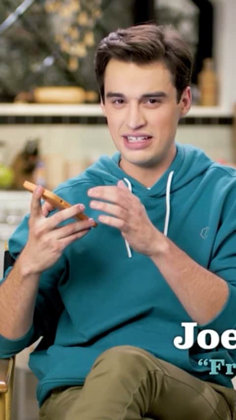 ジョーイ・ブラッグのインスタグラム：「The Call Your Mother cast here to remind you to call your family if you can. Catch up, laugh, and tell them to watch Call your Mother on ABC.」