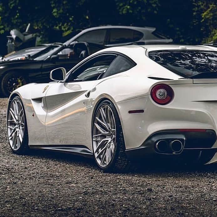 CARLiFESTYLEさんのインスタグラム写真 - (CARLiFESTYLEInstagram)「Ferrari F12 on @velosdesignwerks wheels #carlifestyle @autovlog / 📸 @jacobjesionek」1月25日 6時21分 - carlifestyle