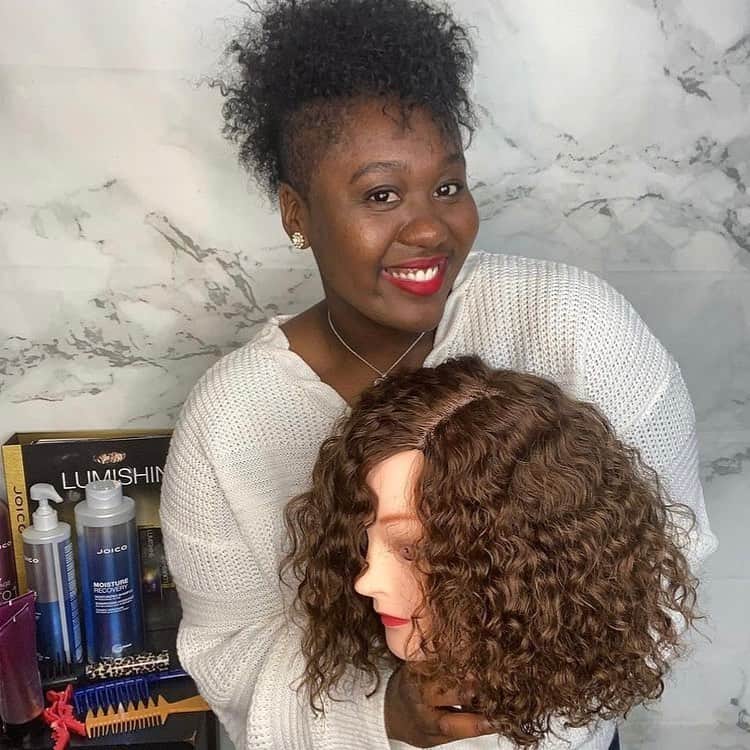 CosmoProf Beautyさんのインスタグラム写真 - (CosmoProf BeautyInstagram)「Find inspiration from your favorite artists at our FIRST EVER World of Texture Summit on Monday, February 22nd from 9 AM-5 PM CST! It’s a can't miss event with a robust community of experts and artists to help you gain professional textured hair knowledge. Below, Is a sneak peek at some of the artists educating at #WorldOfTextureSummit 👇  Olaplex: @curlfactor Wella Professionals: @dianecolestevens  Wella Professionals: @classichaireducation Farouk Systems: @etiquette_xxec Joico: @tee.colored.me Rusk: @marcushair Aquage: @nogodar  PURCHASE tickets via #LinkInBio  #cosmoprofbeauty #licensedtocreate #haireducation #haireducator #hairshow #hairshows #hairschool #hairtips #howtodohair #beautyindustry #licensedcosmetologist #cosmetologist #cosmetology #texturedhair #haircurls #naturalhairstylist #curlynatural #naturalcurls #naturallycurly #curlyhairstyles」1月25日 6時25分 - cosmoprofbeauty