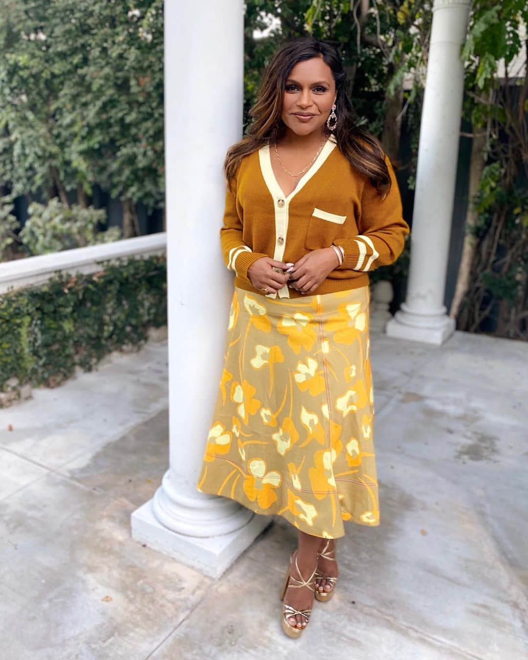 ミンディ・カリングのインスタグラム：「This was an outfit that they didn’t choose for a magazine shoot I did recently so I snuck a pic of it and am forcing you to see it.」