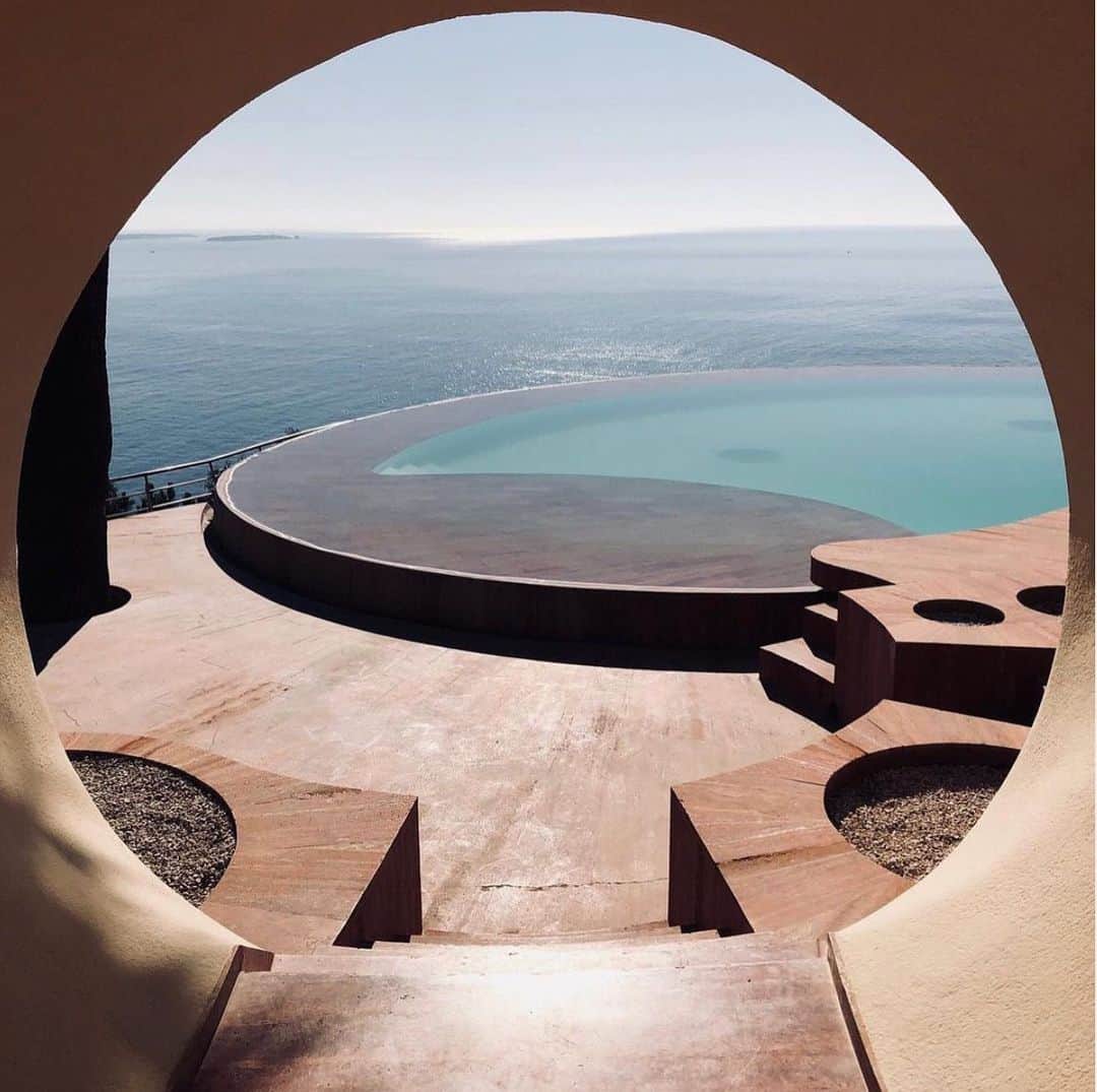 motherdenimのインスタグラム：「Pierre Cardin, Palais Bulles via @ad_magazine 🌀」