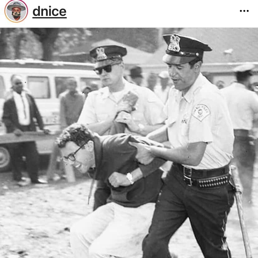 ヘレン・ハントのインスタグラム：「I’m reposting because as @dnice writes, “Consistency is key.” This is @berniesanders at a Civil Rights demonstration in 1963.  #goodtrouble」