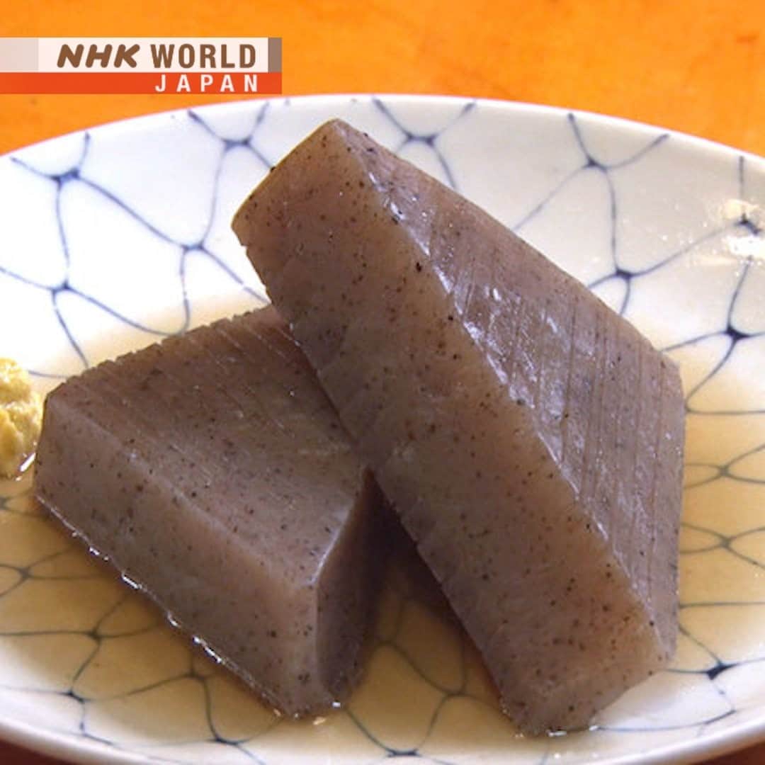 のインスタグラム：「Konnyaku is a low-calorie Japanese superfood. It's made from yams which take 2 years to grow. 🌱 The yams are dug up to spend winter in a warm environment 🌡️ only to be planted again for further growing in spring! 👨‍🌾 Have you eaten konnyaku? . 👉Watch｜Free On Demand｜Trails to Oishii Tokyo: KONNYAKU｜NHK WORLD-JAPAN website.👀 . 👉Tap the link in our bio for more on the latest from Japan. . . #konnyaku #konjac #yams #oden #shirataki #superfood #superfoods #lowcalorie #japanesesuperfoods #oishii #japanesecuisine #japanfood #japantaste #japaneats #japaneseproduce #eatjapanese #cooljapan #unknownjapan #japanfoodie #japanesefoods #japanesefood #konnyakunoodles #glutenfree #japaneseingredients #Gunma #TrailstoOishiiTokyo #japan #nhkworld #nhkworldjapan #nhk」
