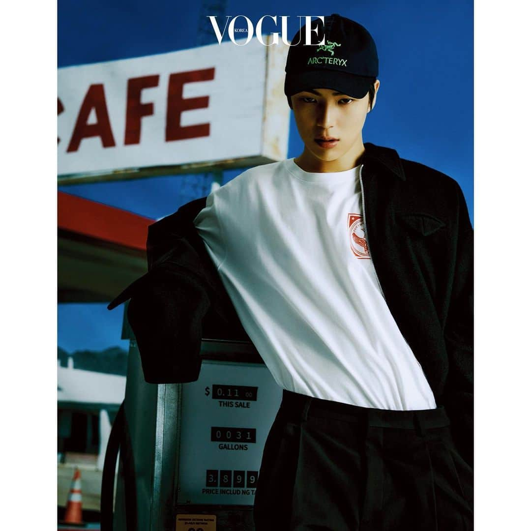 Monsta Xさんのインスタグラム写真 - (Monsta XInstagram)「📸 #몬스타엑스 #민혁 #IM #VOGUE 2월호 화보  @Voguekorea #MONSTAX #MONSTA_X #MINHYUK #아이엠 #보그 #몬스타그램 #MONSTAGRAM」1月25日 12時30分 - official_monsta_x